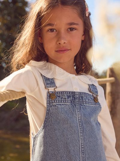 Екрю блуза с декоративна яка за момиче